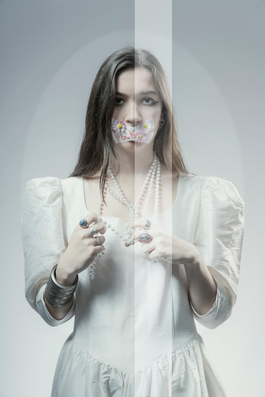 Flowers IV - Fine-Art Print on Dibond + American Box Frame